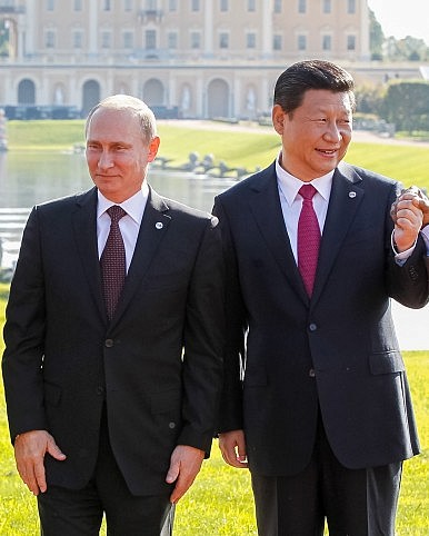 image of vladimir putin and president xi jinpeng at sino-russian gas deal signing 2014